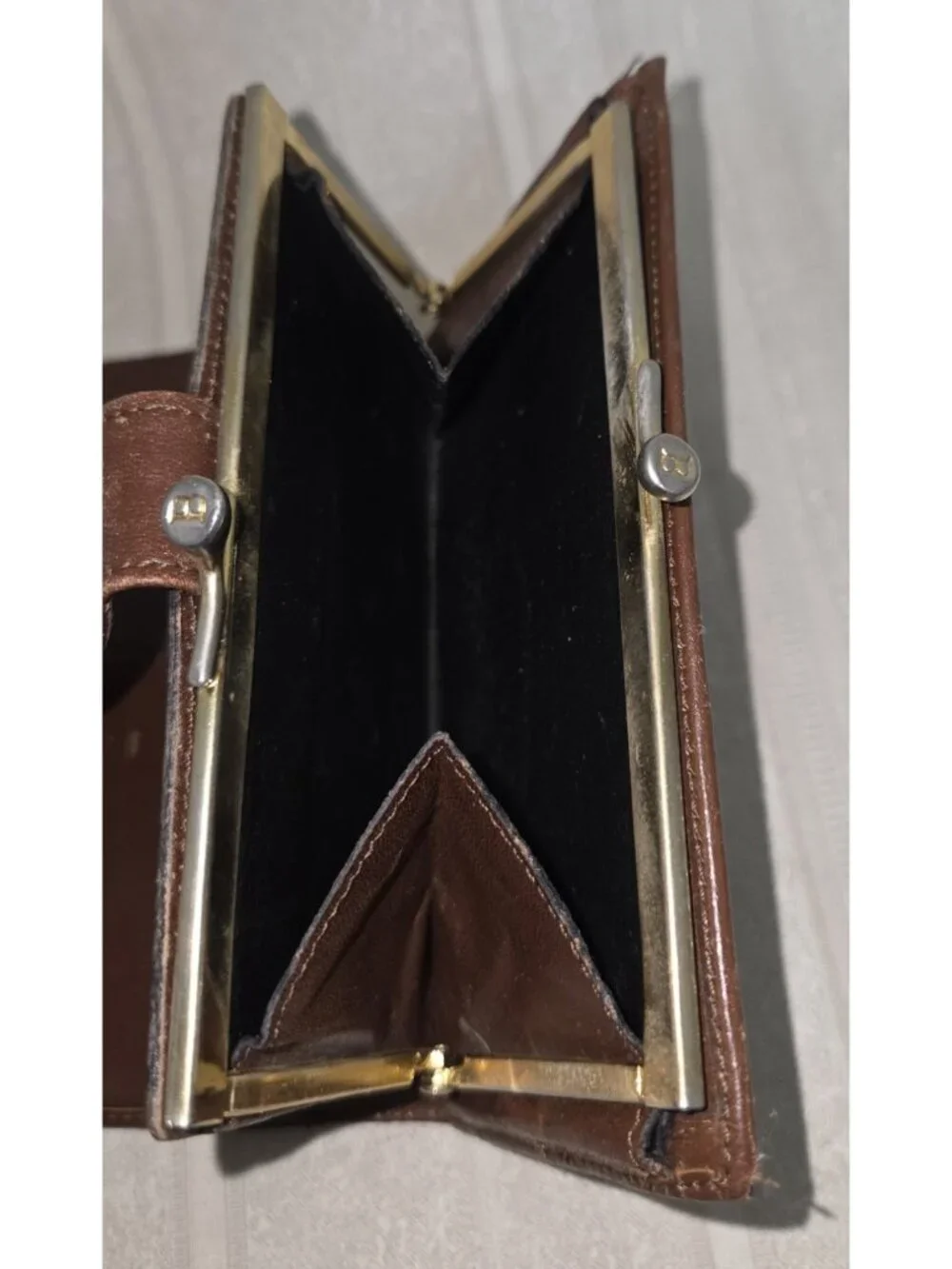 BALLY Bifold Wallet Kiss Lock Coin Pocket Leather Vintage